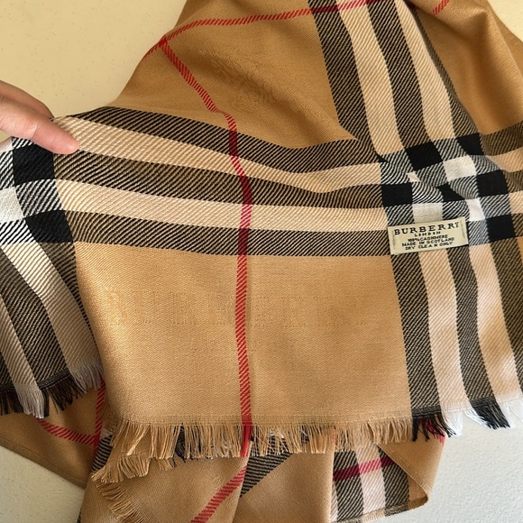 Burberry - Picture 5 of 5